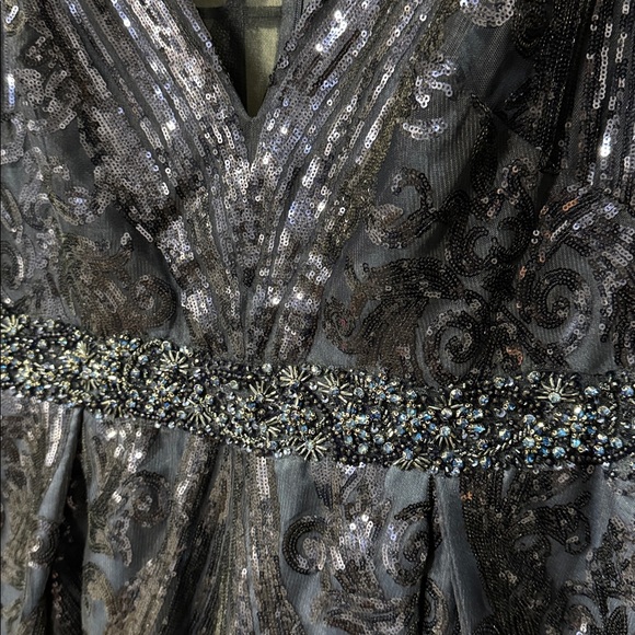 Mac Duggal size 18 style 67113 Long Sleeve Embellished Evening Gown navy blue - Picture 6 of 13